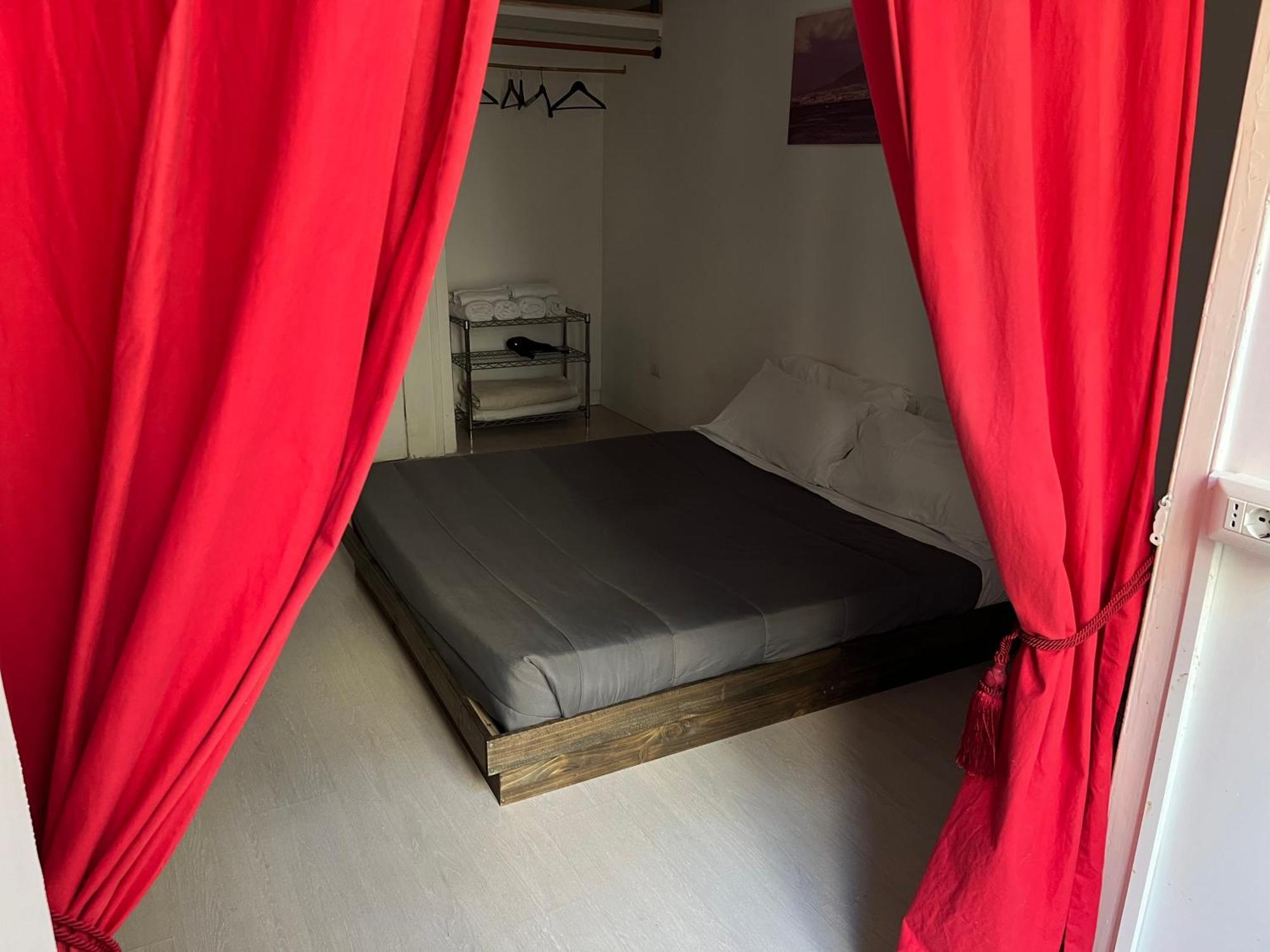 Carafa'S Central Apartment By Hhn Naples Exterior photo